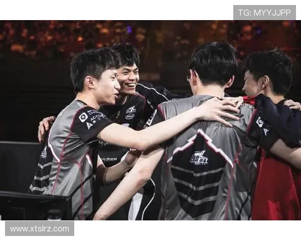 英雄联盟盛宴：深入解析RNG战队的默契配合与团队精神